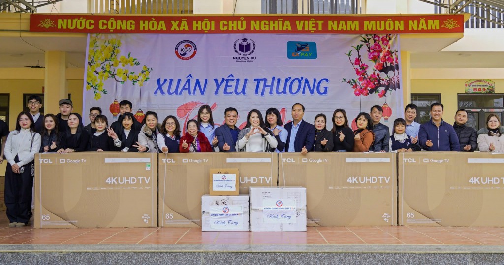 Mang Xuân yêu thương đến với học trò vùng cao Hà Giang