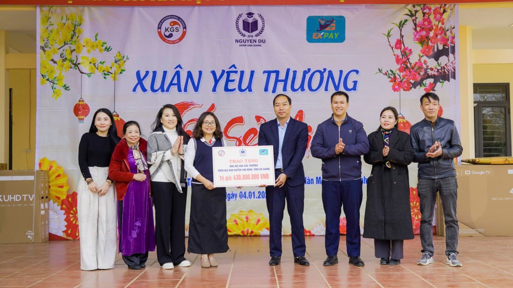 Mang Xuân yêu thương đến với học trò vùng cao Hà Giang