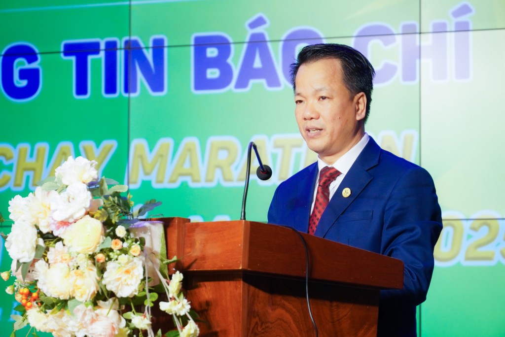 Phó Chủ tịch UBND thành phố Tam Kỳ - Nguyễn Minh Nam phát biểu tại họp báo.