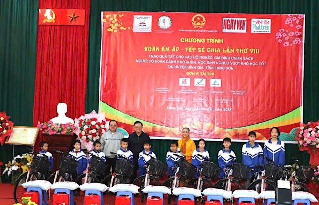 Mang Xuân ấm lên miền biên ải