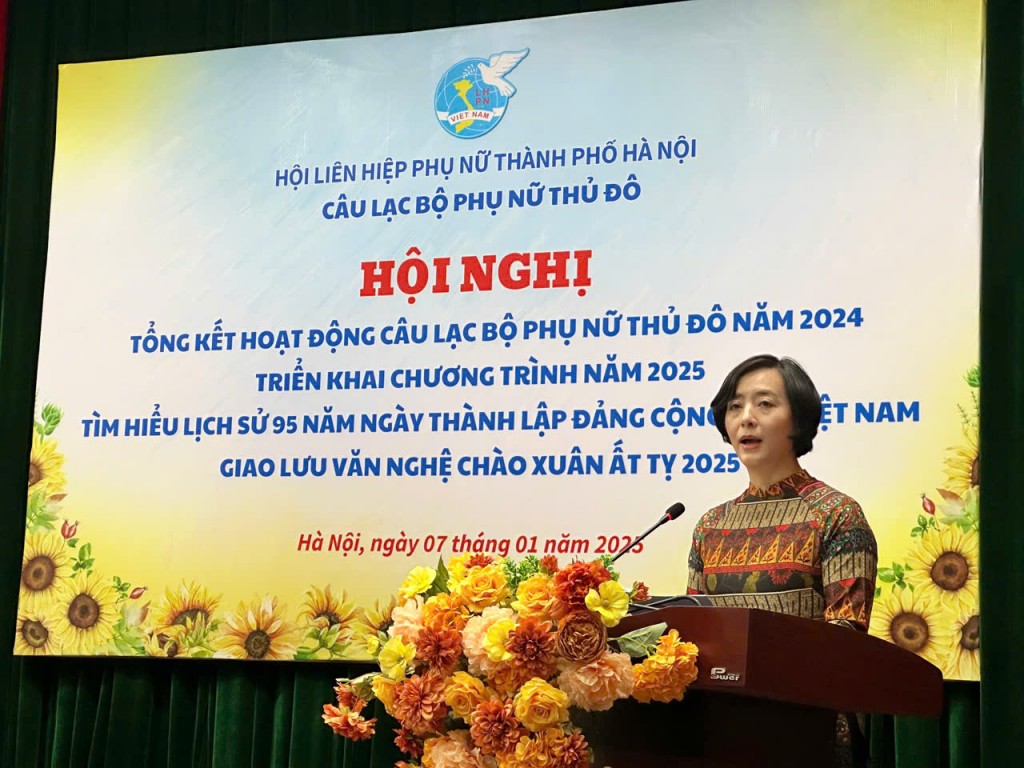 Phụ nữ Hà Nội hăng say tìm hiểu lịch sử ngày thành lập Đảng