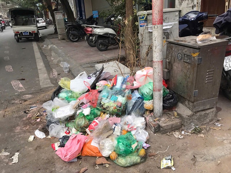 Bên kia đường là trụ sở Công an phường Thành Công Bên kia đường là trụ sở Công an phường Thành Công