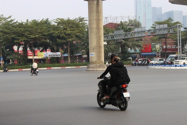 Nhiều người trẻ vẫn vô tư vi phạm giao thông