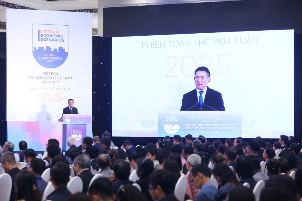 Phó Thủ tướng Hồ Đức Phớc mong muốn Diễn đàn sẽ đóng góp nhiều sáng kiến, giải pháp để hoàn thiện các giải pháp lãnh đạo, chỉ đạo điều hành, thúc đẩy nền kinh tế phát triển mạnh mẽ hơn. Ảnh VGP/Trần Mạnh