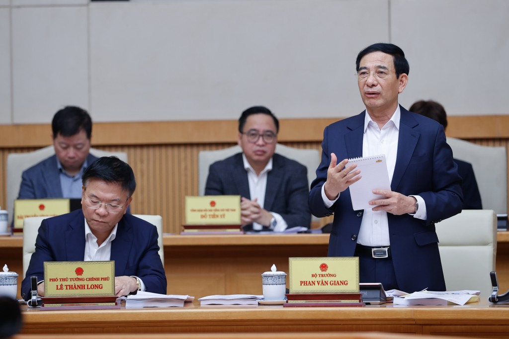 Bộ trưởng Bộ Quốc phòng Phan Văn Giang phát biểu tại phiên họp - Ảnh: VGP/Nhật Bắc