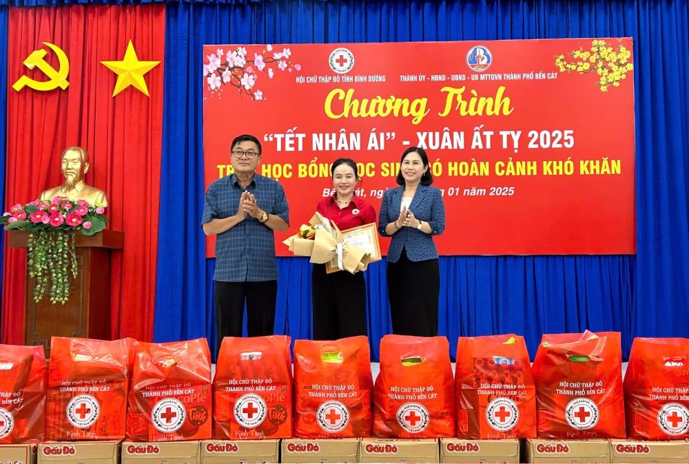 “Tết Nhân ái” sẻ chia với người dân khó khăn