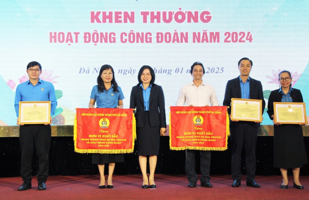 Liên đoàn Lao động TP  Đà Nẵng tặng bằng khen, cờ thi đua cho các đơn vị có thành tích xuất sắc trong công tác công đoàn năm 2024