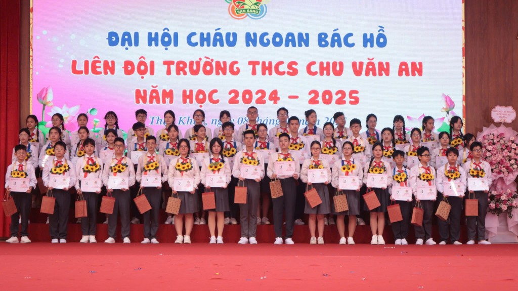 48 đội viên tiêu biểu đạt danh hiệu “Cháu ngoan Bác Hồ” trường THCS Chu Văn An.