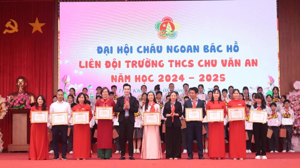 Gương mặt tập thể, các nhân đóng góp tích cực trong công tác tổ chức mô hình điểm Đại hội Cháu ngoan Bác Hồ.