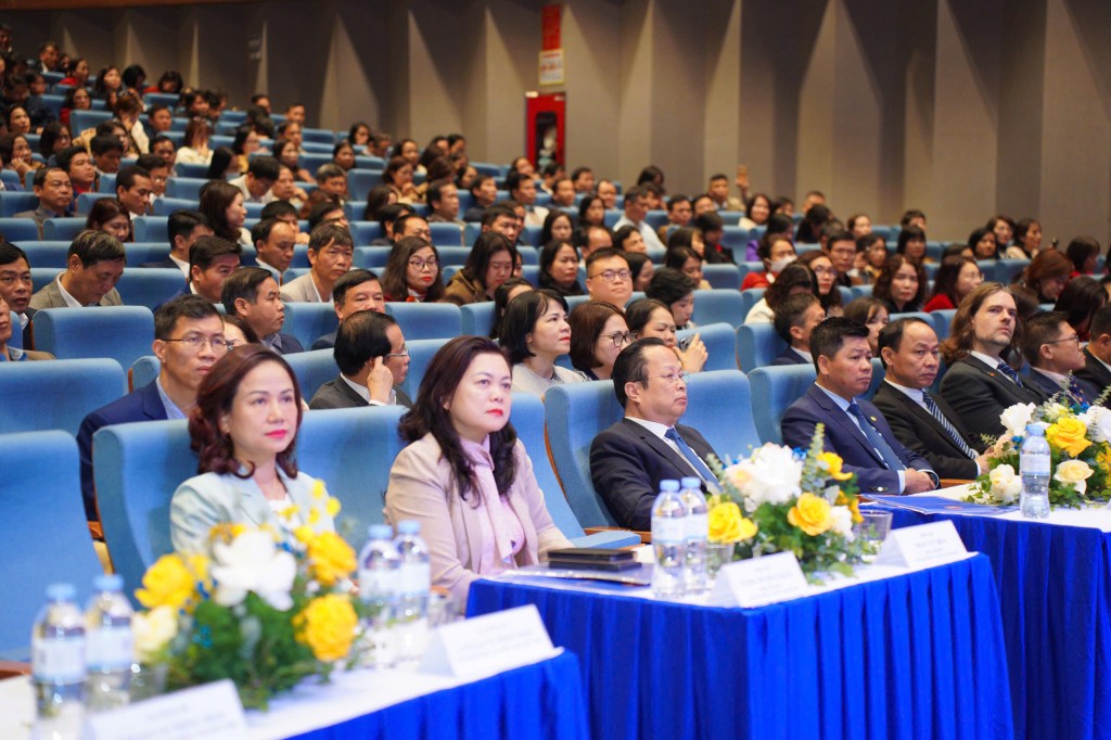 Nhấn vào ảnh để phóng to Các nhà giáo tham dự hội nghị