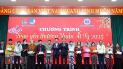 Thành đoàn Đà Nẵng trao 100 suất quà Tết cho các hộ khó khăn