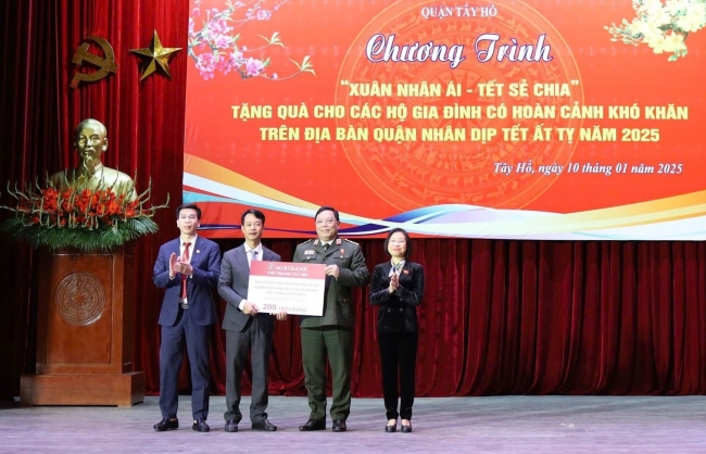 "Xuân Nhân ái - Tết sẻ chia" tại Tây Hồ