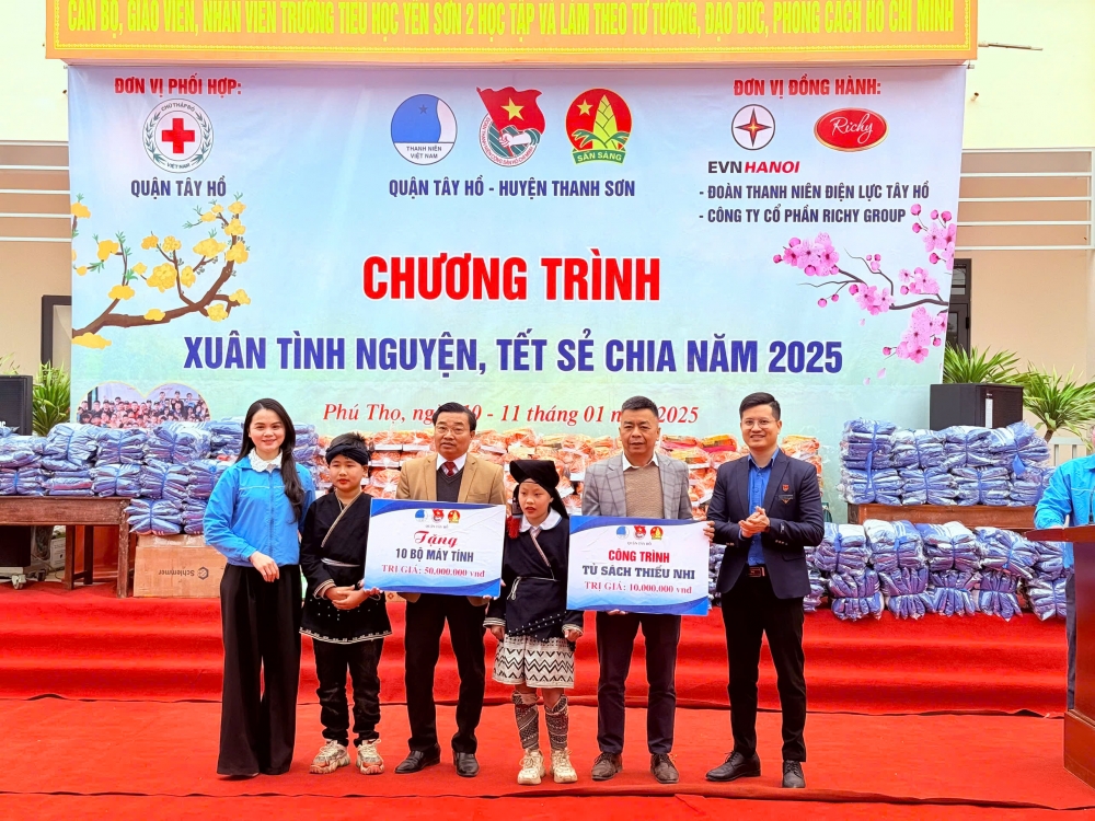 Tuổi trẻ Tây Hồ sẻ chia yêu thương dịp Tết tại Phú Thọ