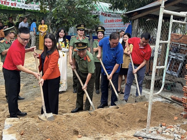 Tuổi trẻ Công an Khánh Hòa khởi công 7 công trình thanh niên