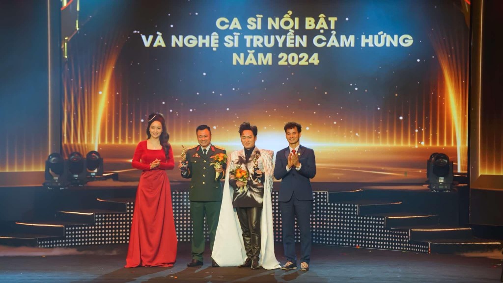 Tùng Dương được vinh danh “Ca sĩ nổi bật năm 2024”