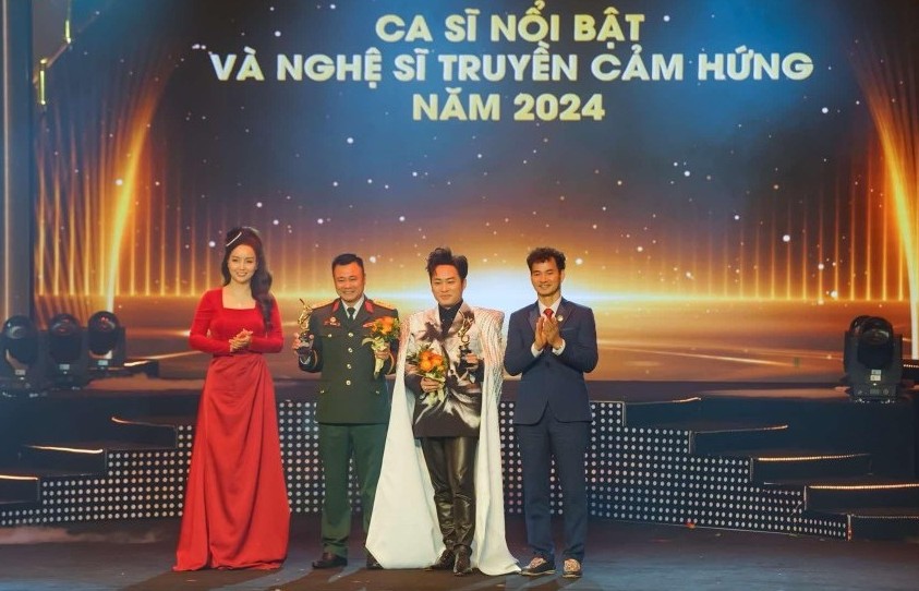 Tùng Dương được vinh danh “Ca sĩ nổi bật năm 2024”