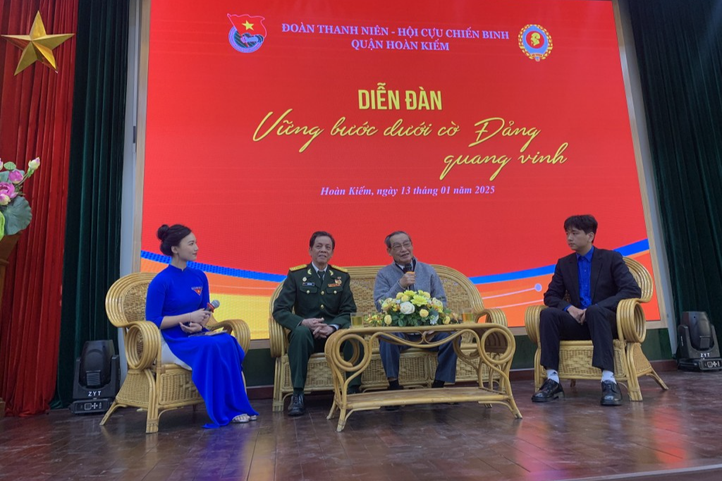 Tuổi trẻ vững bước dưới cờ Đảng quang vinh
