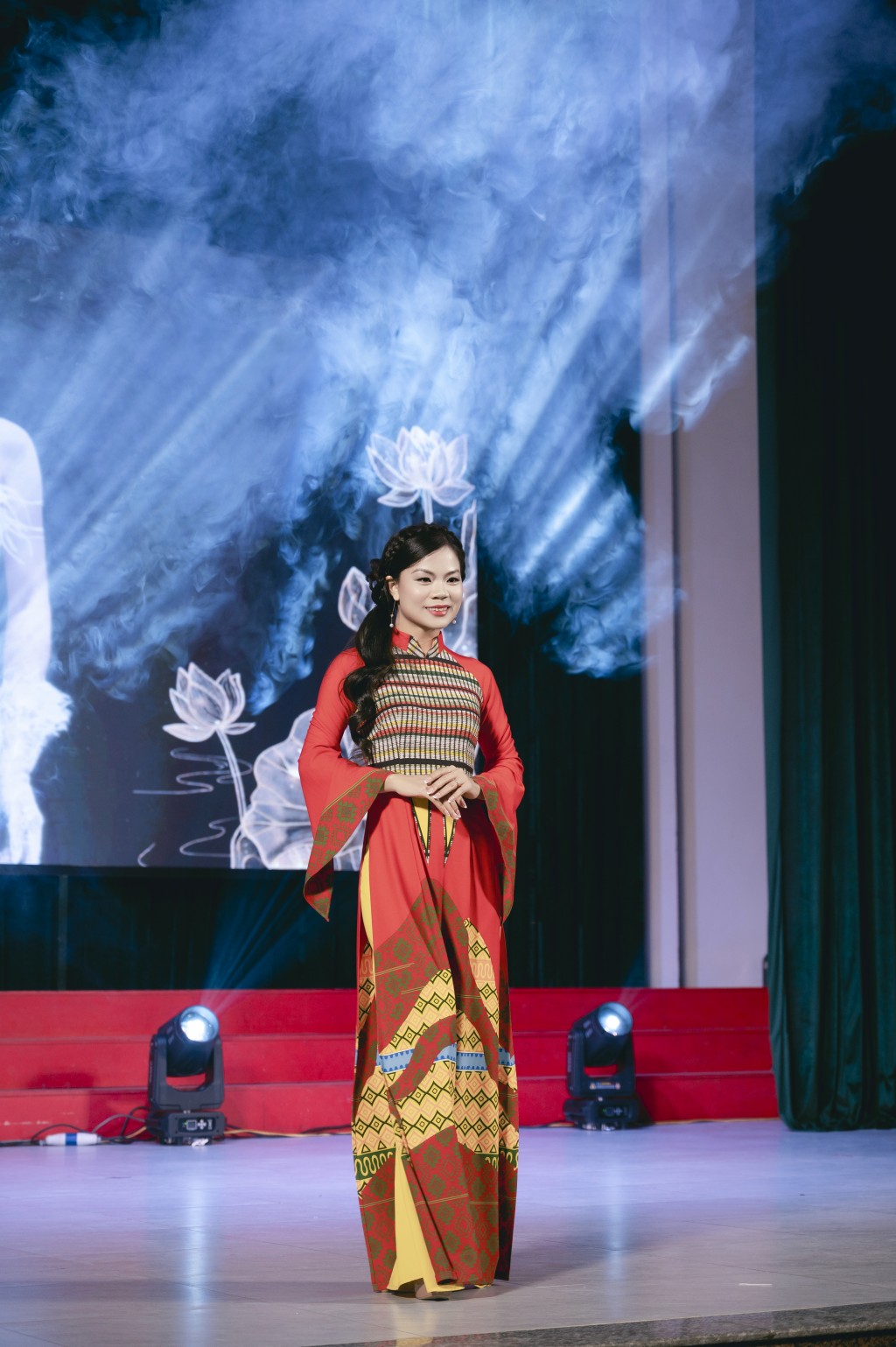 Thần thái của Miss Talent Vietnam Tân Lê khi làm giám khảo