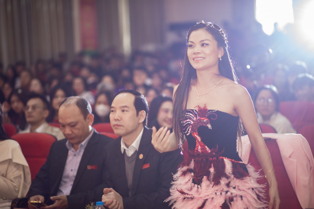 Thần thái của Miss Talent Vietnam Tân Lê khi làm giám khảo