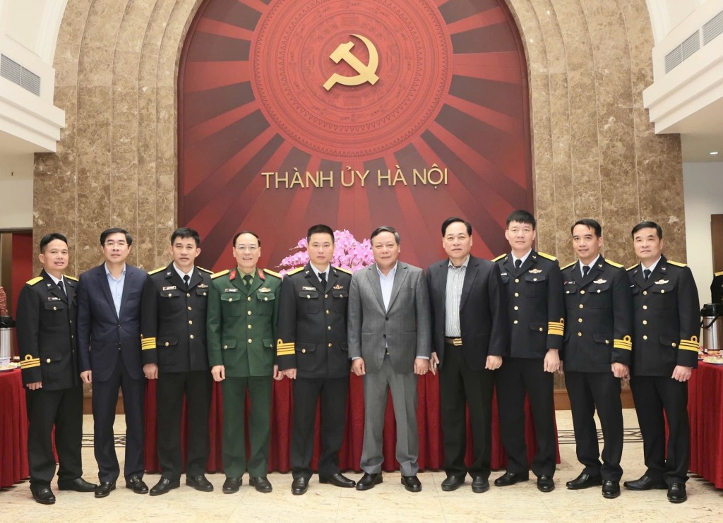 Lãnh đạo TP Hà Nội tiếp Đoàn công tác Lữ đoàn tàu ngầm 189