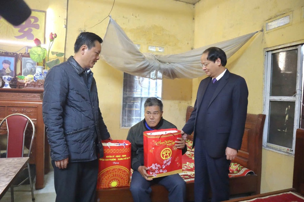 Trưởng ban Tuyên giáo Nguyễn Doãn Toản chúc thương bệnh binh