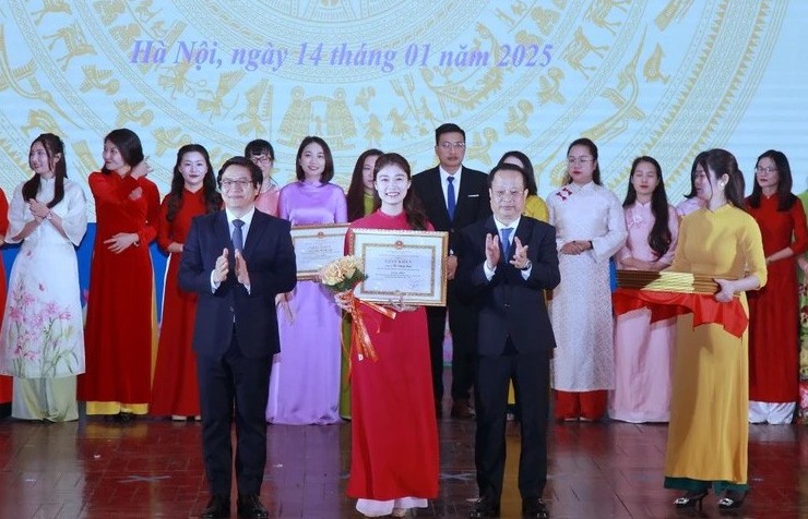 Hà Nội khen thưởng giáo viên dạy giỏi cấp tiểu học