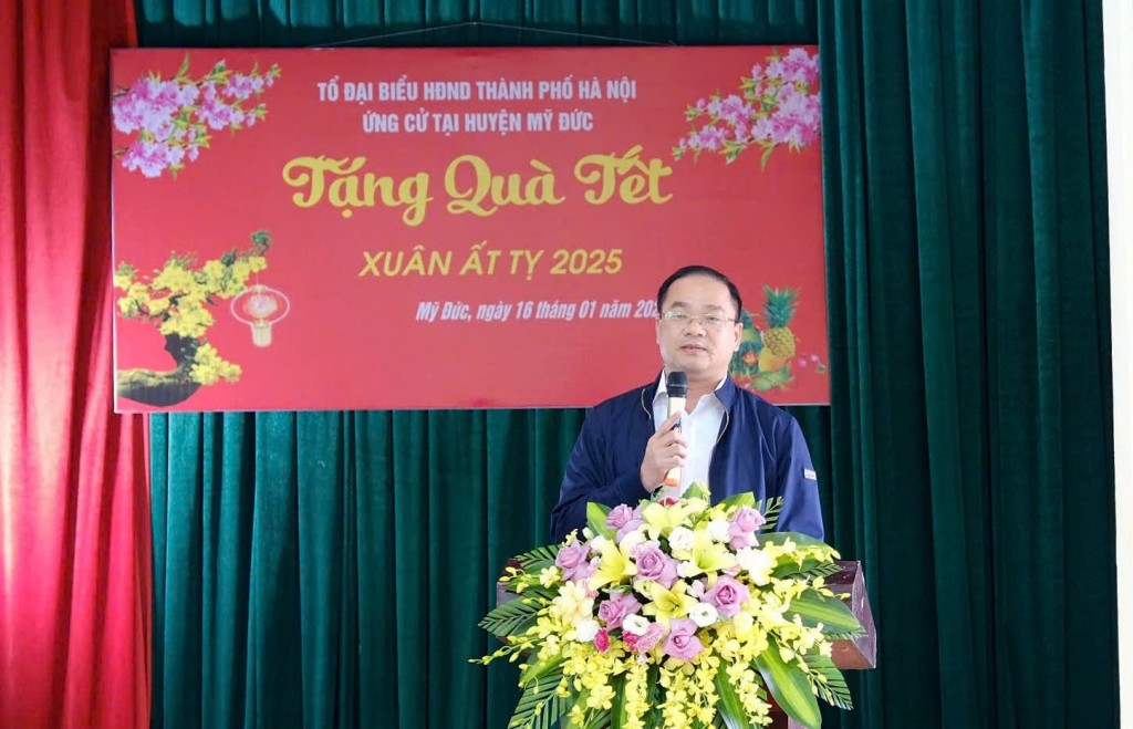 Trao tặng 50 suất quà Tết tới cựu thanh niên xung phong