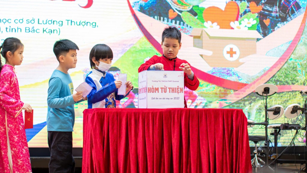 Everest Schools tổ chức hội chợ Xuân lan tỏa yêu thương, hi vọng