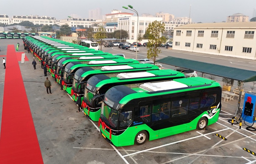 Cận cảnh mẫu xe buýt điện đô thị VinFast trong lễ khai trương của Transerco