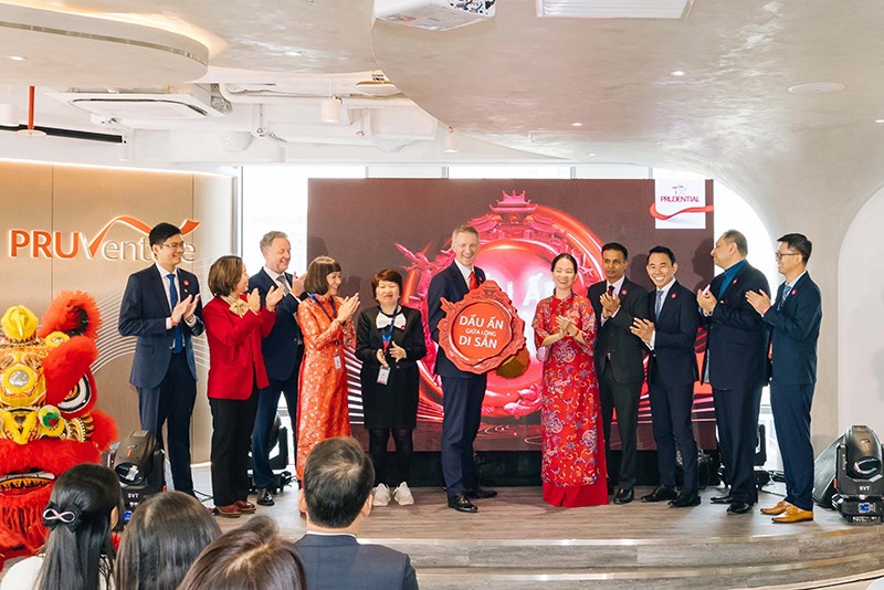 Trung tâm Chăm sóc Khách hàng mới tại Lotte Mall Tây Hồ, một dấu ấn giữa lòng Hà Nội minh chứng cho cam kết đồng hành với khách hàng của Prudential.