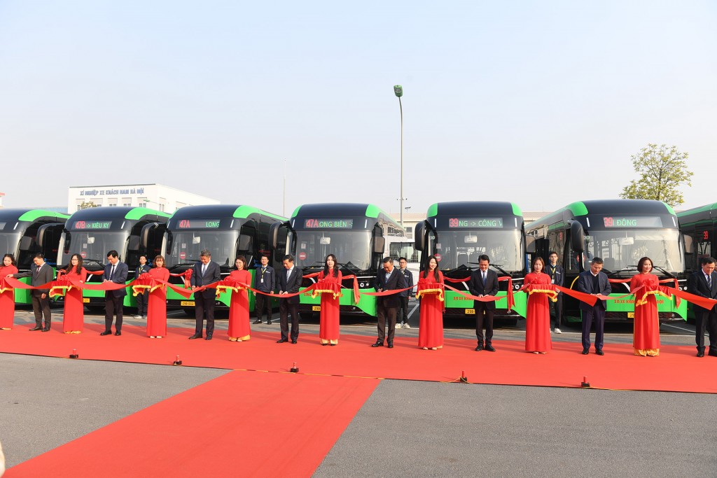 Cận cảnh mẫu xe buýt điện đô thị VinFast trong lễ khai trương của Transerco