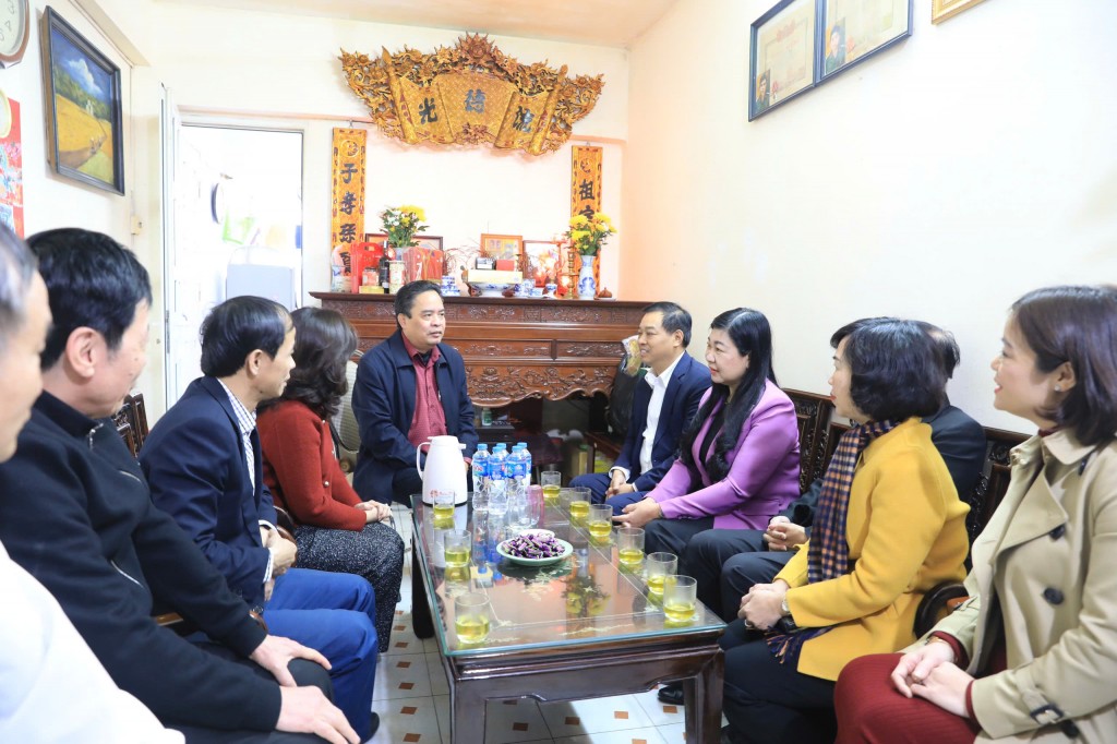 Chủ tịch MTTQ TP Hà Nội chúc Tết thương binh, cá nhân tiêu biểu Chủ tịch MTTQ TP Hà Nội chúc Tết thương binh, cá nhân tiêu biểu