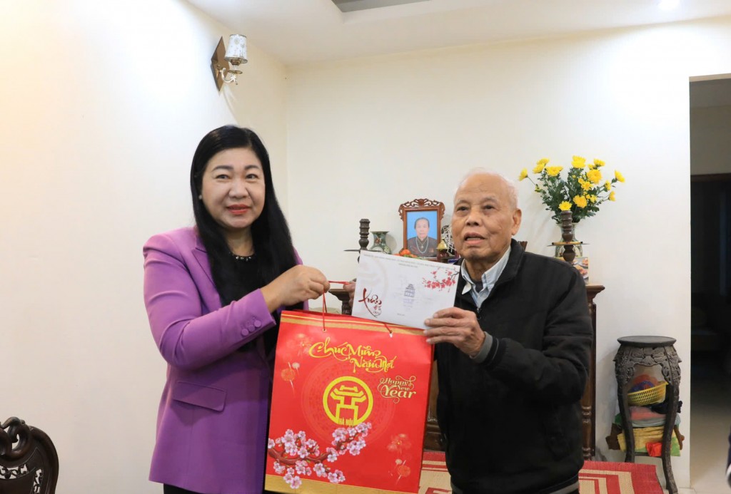 Chủ tịch MTTQ TP Hà Nội chúc Tết thương binh, cá nhân tiêu biểu Chủ tịch MTTQ TP Hà Nội chúc Tết thương binh, cá nhân tiêu biểu