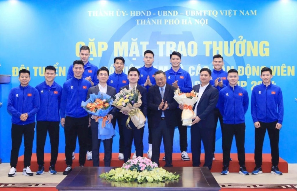 Hà Nội: Gặp mặt, trao thưởng tuyển thủ Việt Nam vô địch ASEAN Cup