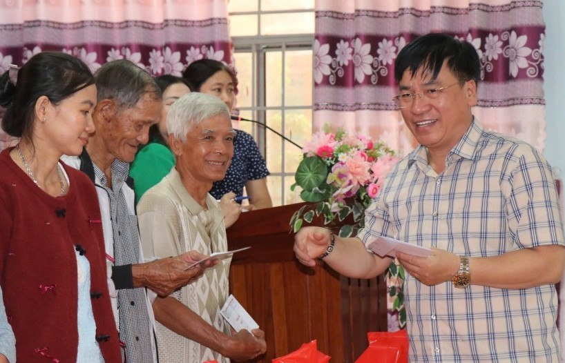 Chung tay giúp người dân nghèo Bình Phước đón Tết an vui