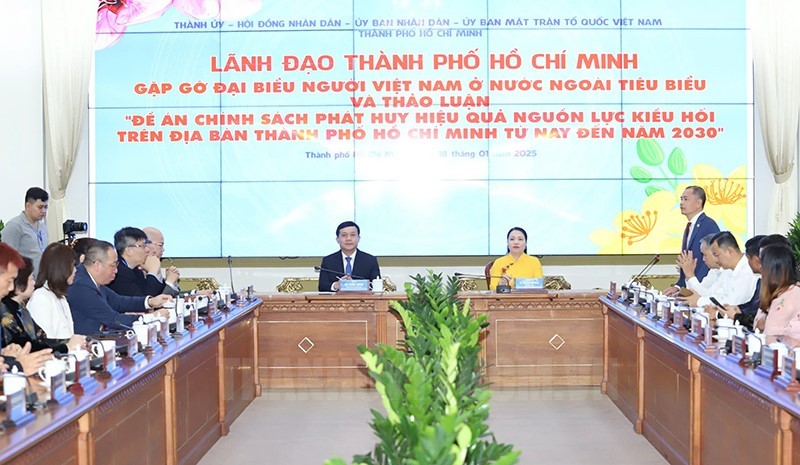 Thành ủy – HĐND – UBND – Ủy ban MTTQ Việt Nam TPHCM tổ chức hội nghị lãnh đạo thành phố gặp gỡ đại biểu người Việt Nam ở nước ngoài tiêu biểu và thảo luận đề án chính sách phát huy hiệu quả nguồn lực kiều hối trên địa bàn TPHCM từ nay đến năm 2030
