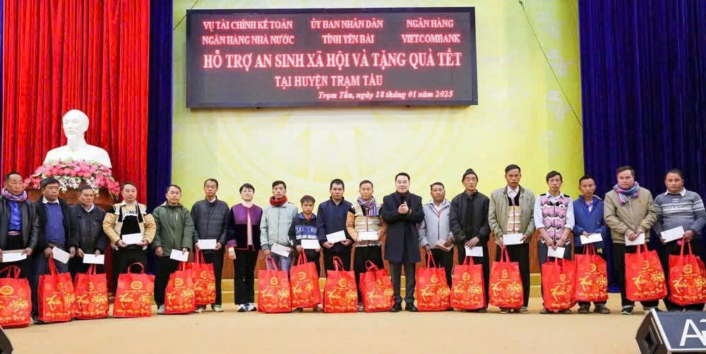 Yên Bái: Trao 1,2 tỷ đồng hỗ trợ xây dựng 20 căn nhà cho hộ nghèo tại Trạm Tấu