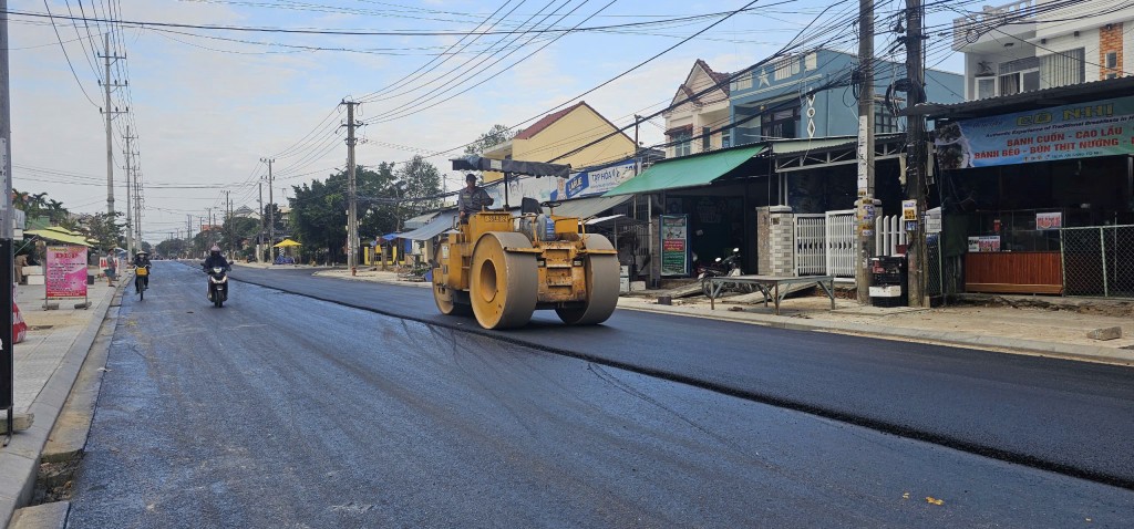 Quảng Nam: Chủ đầu tư tranh thủ thảm nhựa để người dân đón Tết