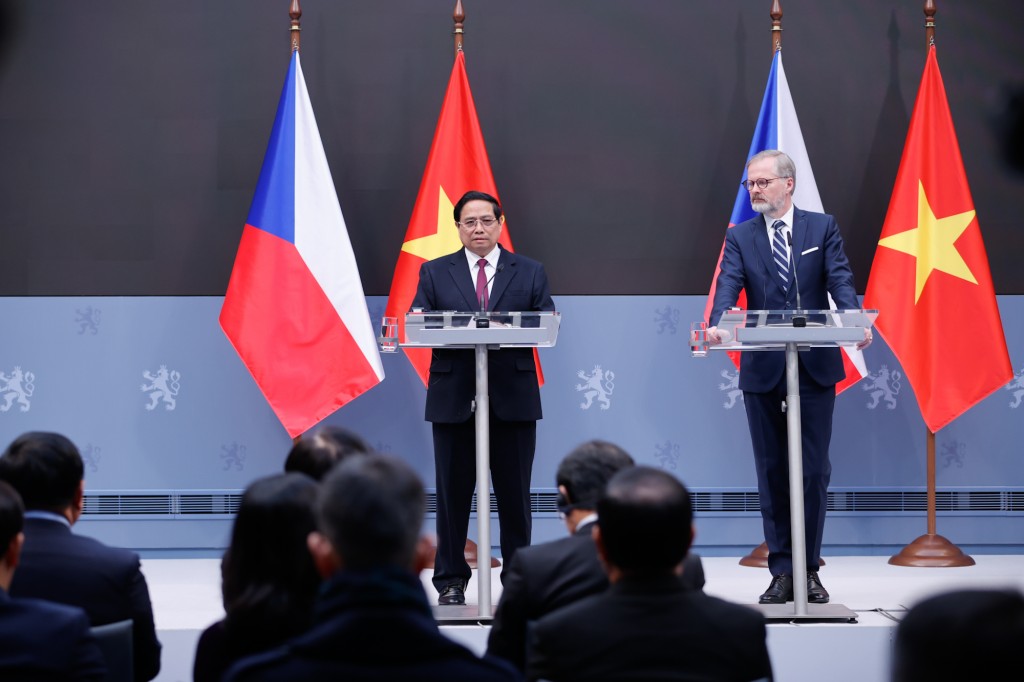 Nhân dịp này, Thủ tướng Phạm Minh Chính mời Thủ tướng Petr Fiala thăm lại Việt Nam - Ảnh: VGP/Nhật Bắc