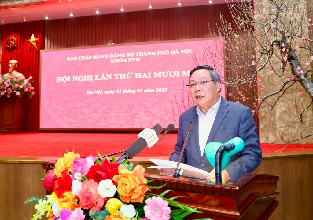 Phó Bí thư Thường trực Thành ủy Nguyễn Văn Phong phát biểu khai mạc hội nghị - Ảnh: Viết Thành HNM