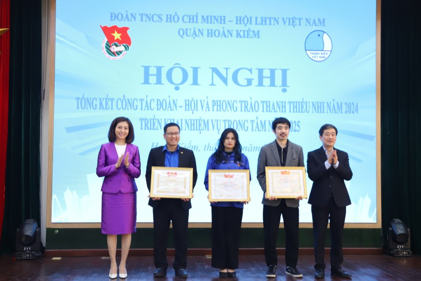 Các tập thể xuất sắc được khen thưởng cấp Trung ương 