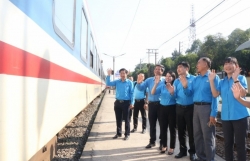 "Chuyến tàu Công đoàn - Xuân 2025" đưa công nhân về quê đón Tết