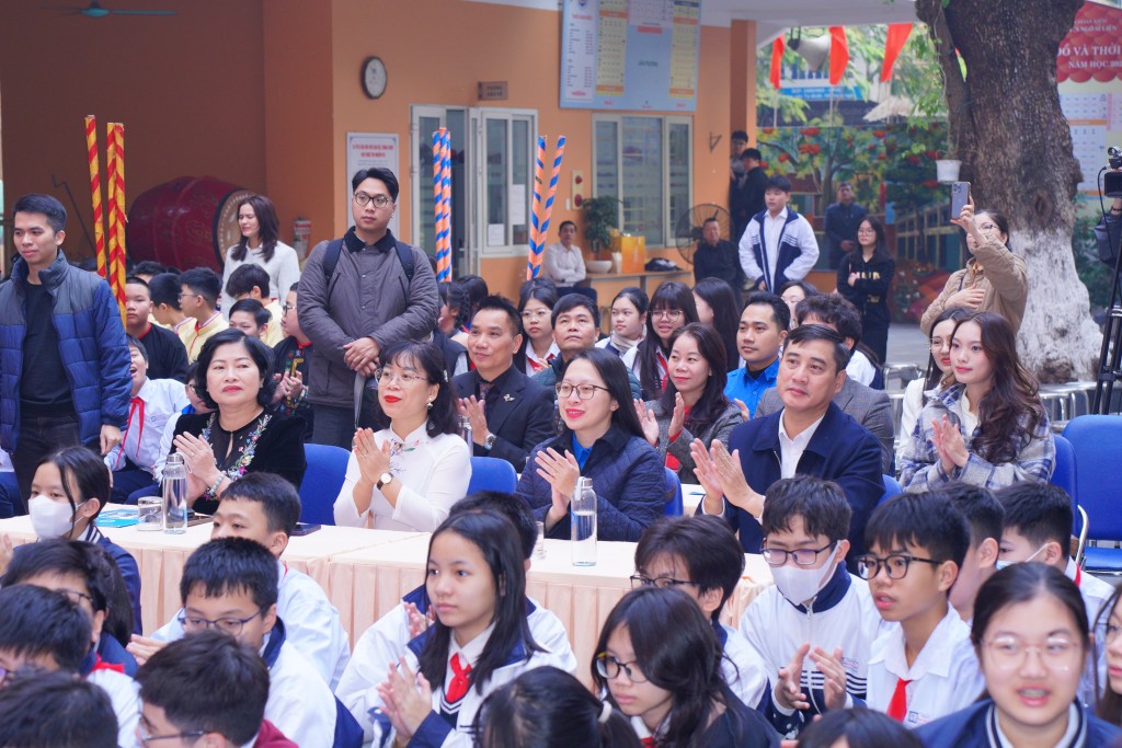 Niềm hạnh phúc của các đại biểu khi theo dõi những tiết mục rất có chiều sâu Niềm hạnh phúc của các đại biểu khi theo dõi những tiết mục rất có chiều sâu