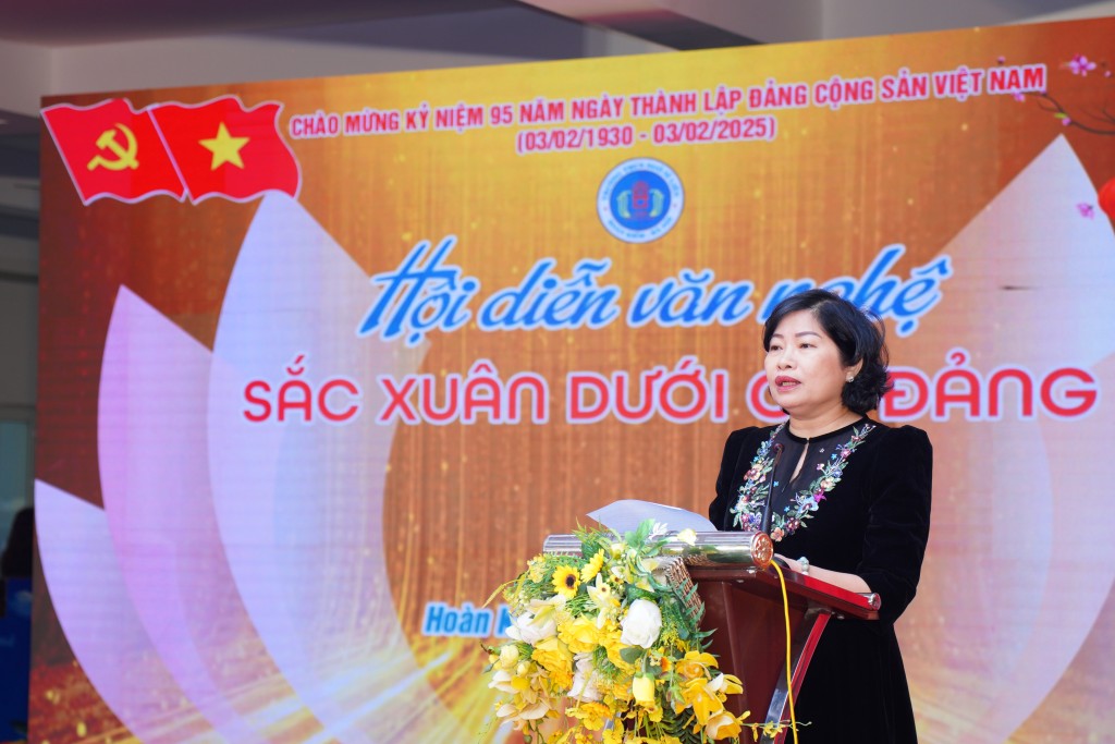 Nhà giáo Phạm Thu Hà – Bí thư Chi bộ, Hiệu trưởng nhà trường kỳ vọng qua chương trình sẽ vun đắp thêm tình yêu quê hương đất nước, yêu dân tộc Việt Nam trong chính những mầm non của Tổ quốc Nhà giáo Phạm Thu Hà – Bí thư Chi bộ, Hiệu trưởng nhà trường kỳ vọng qua chương trình sẽ vun đắp thêm tình yêu quê hương đất nước, yêu dân tộc Việt Nam trong chính những mầm non của Tổ quốc