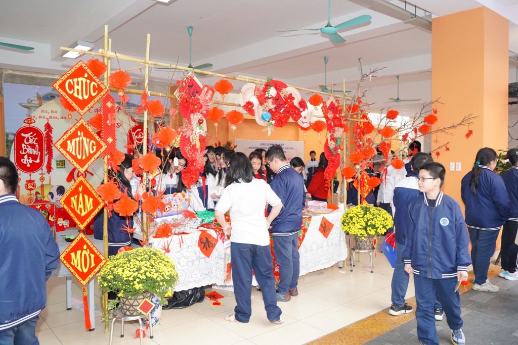 Không gian Tết dường như ngập tràn tại trường THCS Ngô Sĩ Liên Không gian Tết dường như ngập tràn tại trường THCS Ngô Sĩ Liên