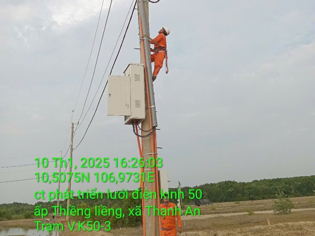 CTĐL Duyên Hải thi công xây dựng lưới điện tại khu vực Kênh 50 để nối vào lưới điện quốc gia (ảnh giám sát công trình từ xa)