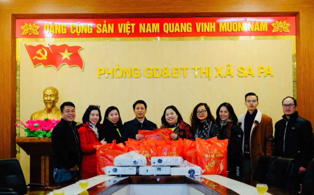 Rộn ràng Lễ hội Xuân 2025, chia Tết ấm với học trò vùng cao