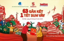 SABECO trao quà Tết cho công nhân tại tuyến phố ẩm thực mới khai trương của Hà Nội