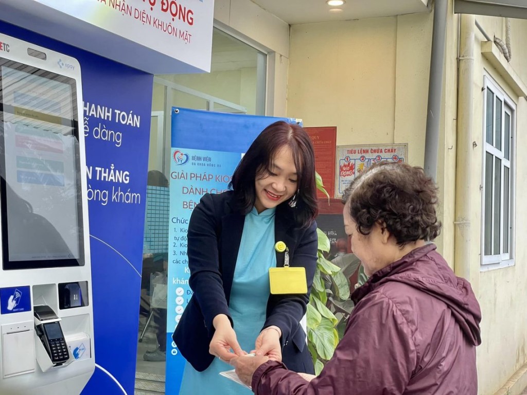 Bệnh viện Đa khoa Đống Đa triển khai mô hình “Khám chữa bệnh sử dụng sinh trắc học, Kiosk tự phục vụ” Bệnh viện Đa khoa Đống Đa triển khai mô hình “Khám chữa bệnh sử dụng sinh trắc học, Kiosk tự phục vụ”