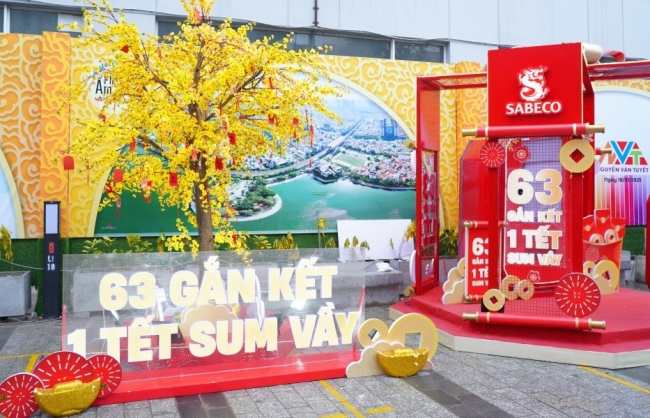 Sẵn sàng mang Tết đến công nhân tại phố Nguyễn Văn Tuyết